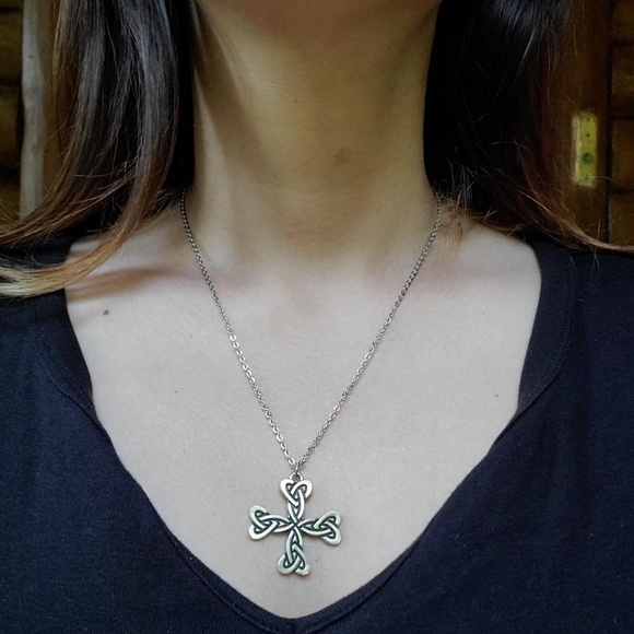 New Handmade Silver Celtic Triquetra Cross Necklace - Picture 1 of 4